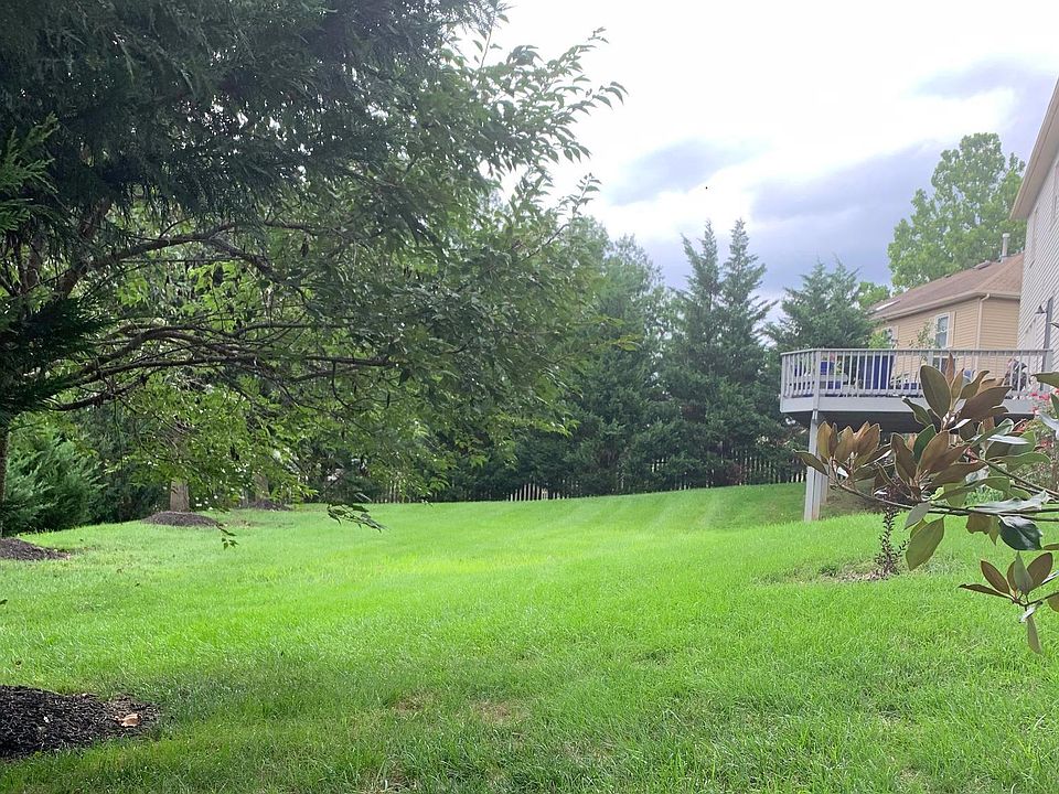 2nd image of 802 Heckler Hollow Ct