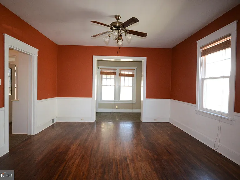 623 Guilford Ave — Photo 9
