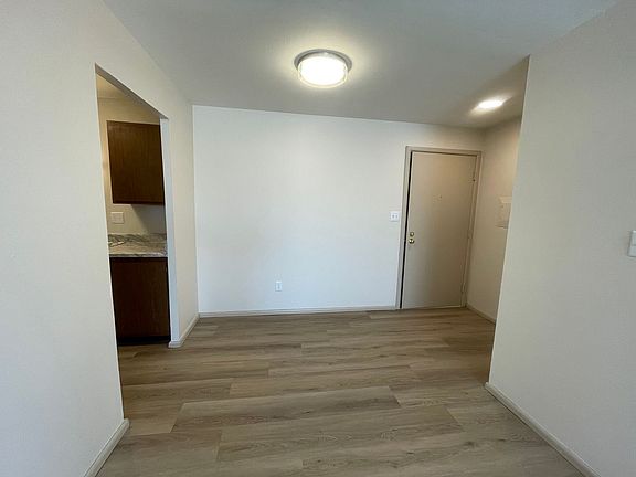 4th image of 111 S Platten St #104
