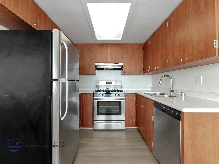 740 W 24th St. — Photo 29