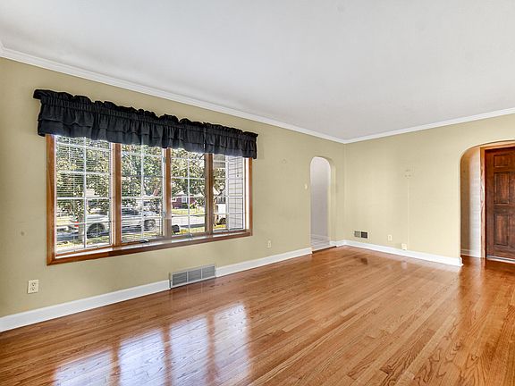 4th image of 2826 Garfield Ave