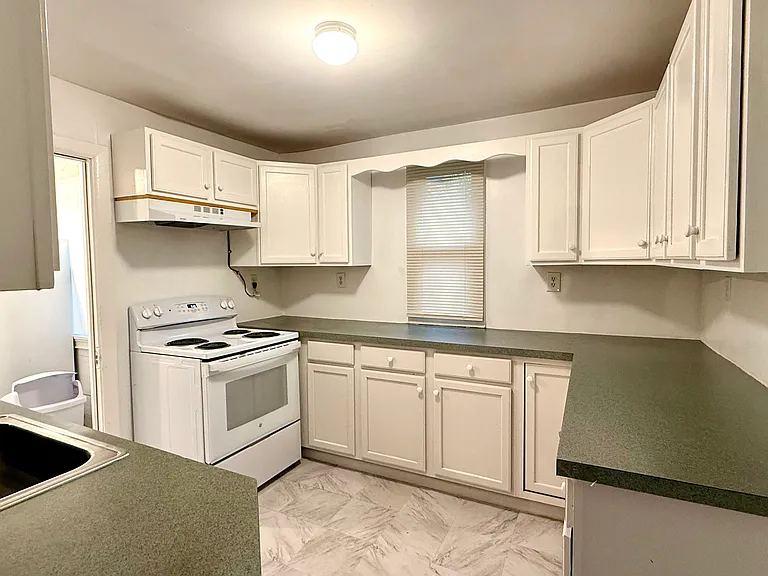 110 Florence Ct — Photo 3