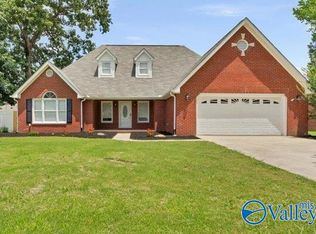 2722 King Arthur Ct, Decatur, AL 35603
