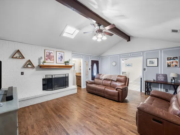 2024 Northglen Dr, Hurst, TX 76054