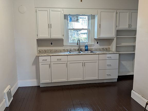 3rd image of 926 Alameda Ave