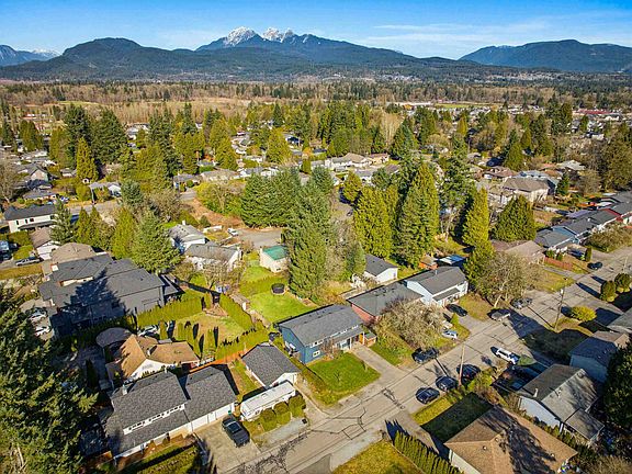 3rd image of 21635 123rd Ave