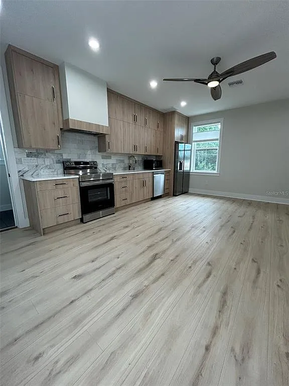 1 bed, 1.0 bath, 693 sqft, $1,900 — Photo 1