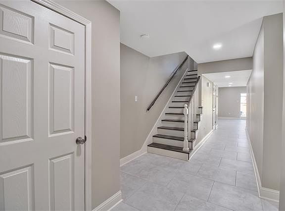 3rd image of 2418 Caswell Ln