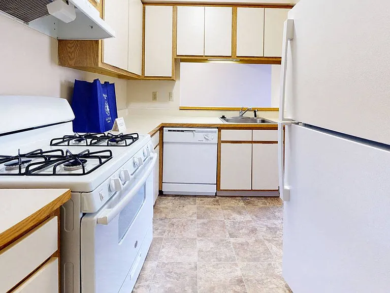 Hampton Lakes Apartments — Photo 65