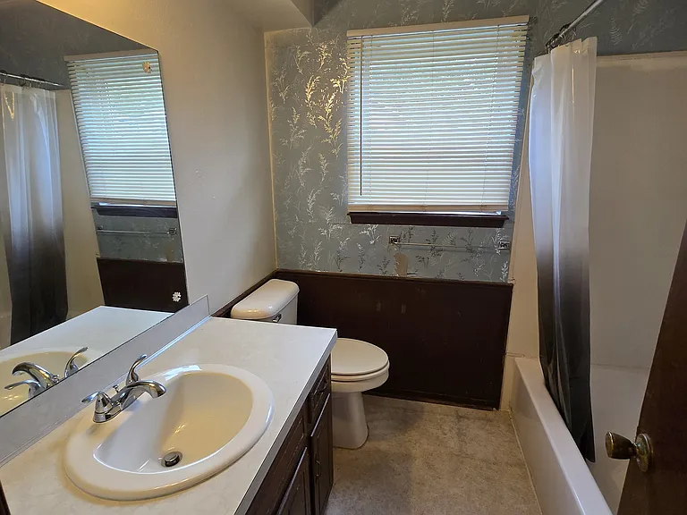Crest Dr — Photo 5