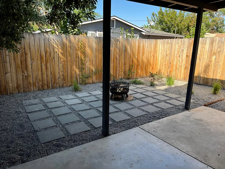 230 W Camellia Ave — Photo 15