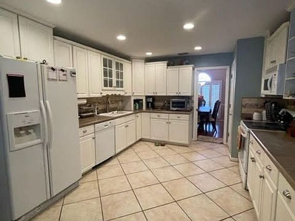 4th image of 13853 Thomasville Ct