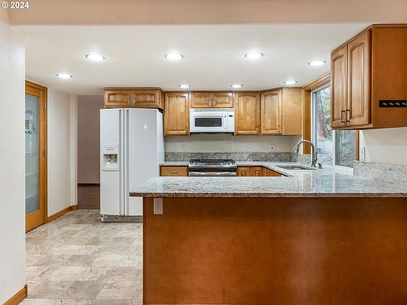 5th image of 2209 NE 150th Ave