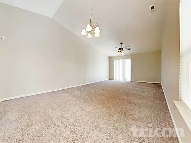 1420 Pencross Ln — Photo 3
