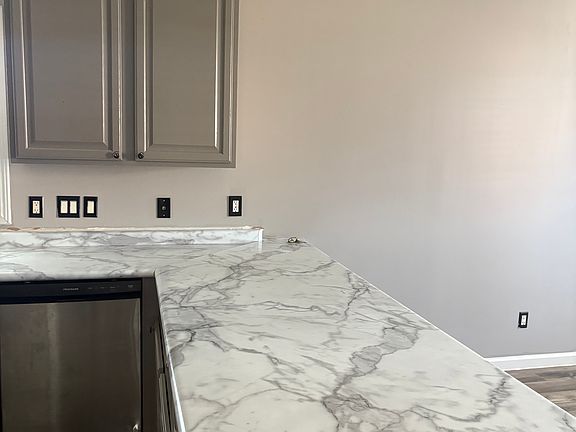 3rd image of 2516 Esplanade St #B