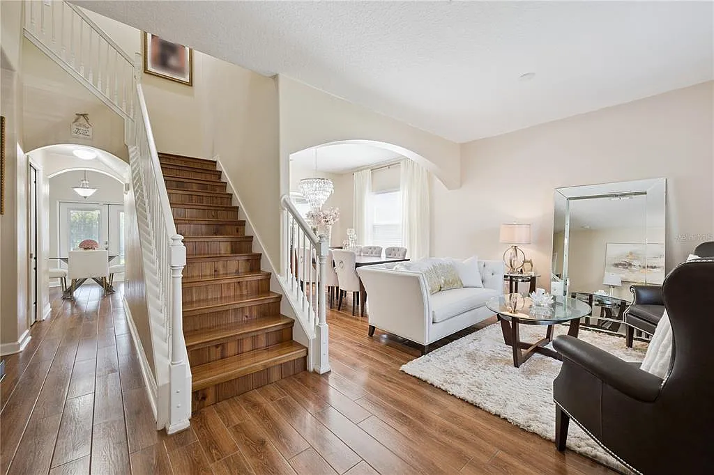4 bed, 2.5 bath, 2440 sqft, $2,950 — Photo 4