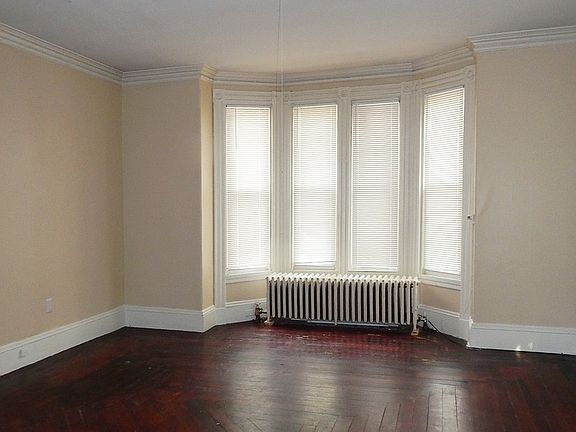 4th image of 78 Essex St APT 1