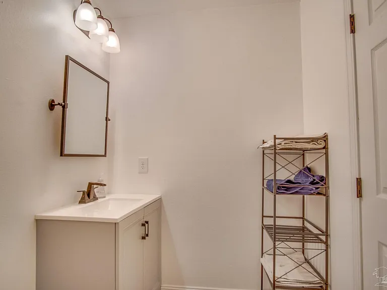 7667 Old Hickory Dr — Photo 25