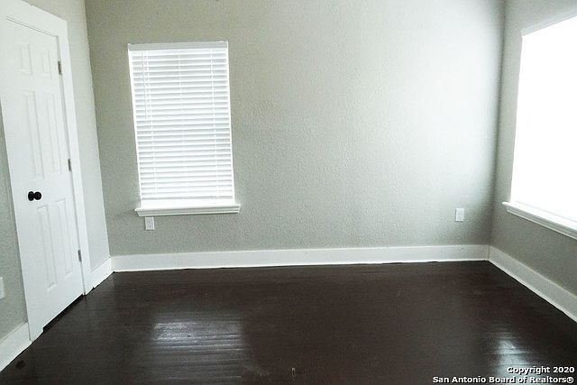 2nd image of 1004 W Gramercy Pl #B