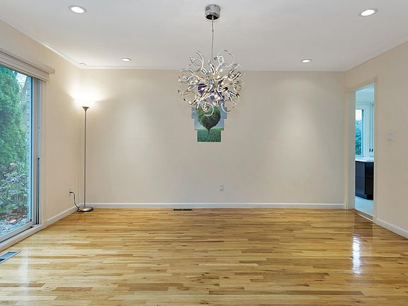 3rd image of 16 Fairway Cir S