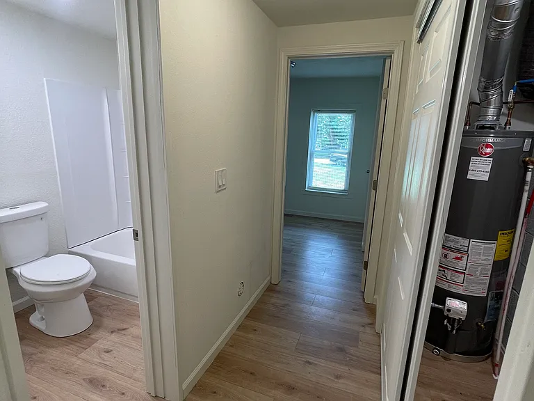 2131 E 81st St — Photo 12
