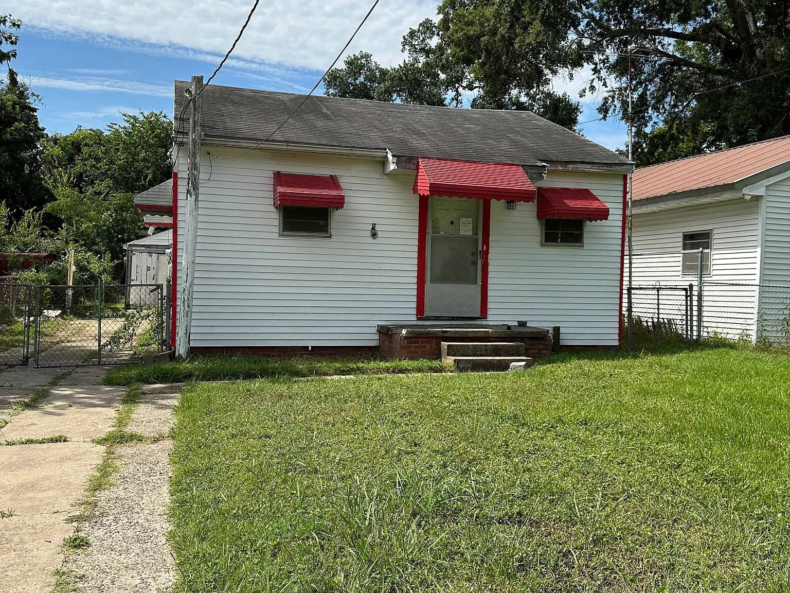 2 bed, 1000 sqft, $700 — Photo 2