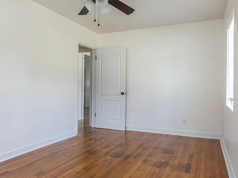630 E Indiana Ave — Photo 7