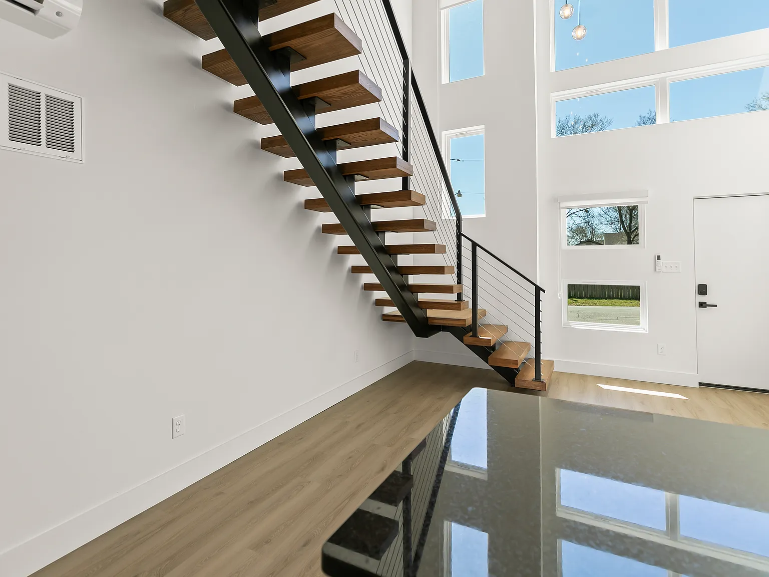1 bed, 1.5 bath, 800 sqft, $1,400 — Photo 2