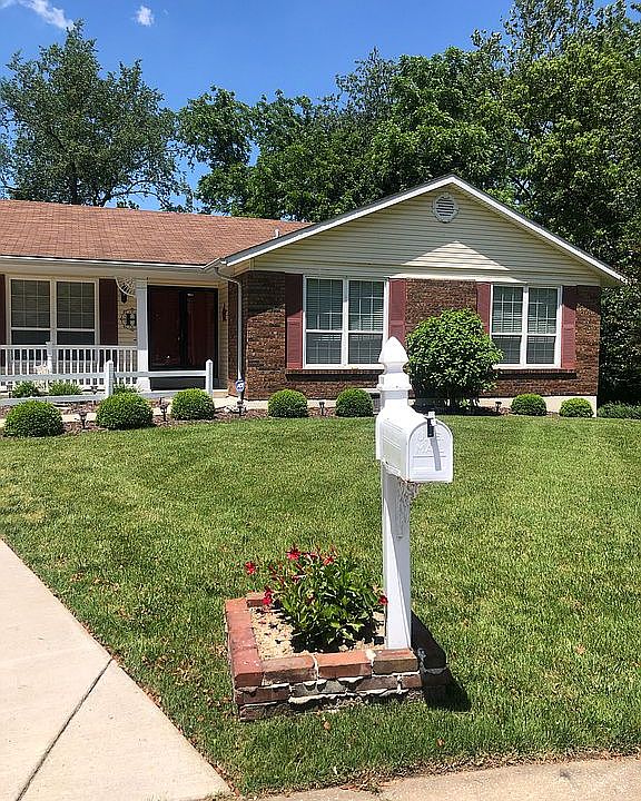 Outstanding curb appeal!