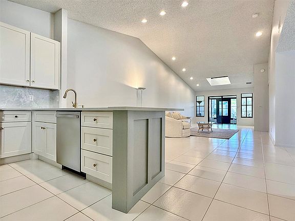 4th image of 5869 Sunswept Lane #B
