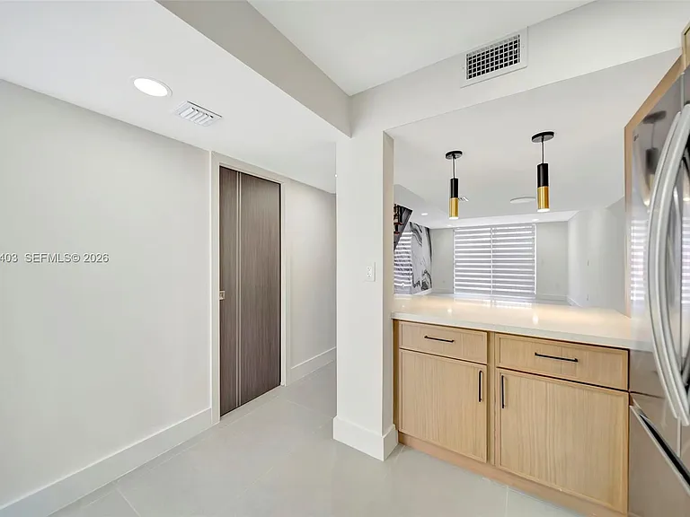 1083 W 38th St #23-8 — Photo 5