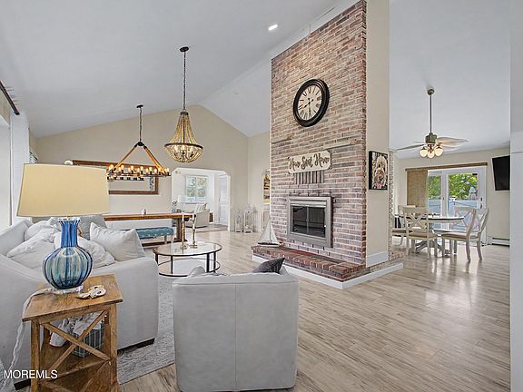 3rd image of 212 Riviera Drive