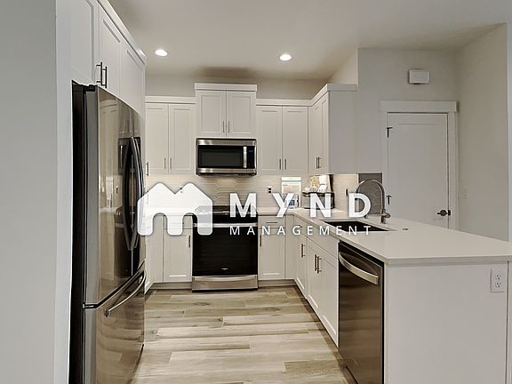 4th image of 10115 NE 133rd Ave Unit 1