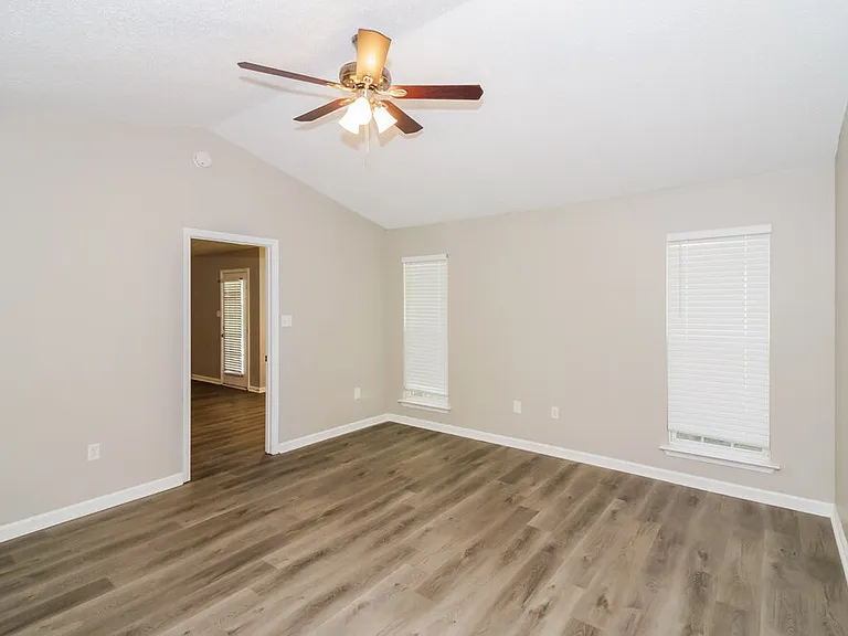 8153 Green Valley Cv — Photo 9
