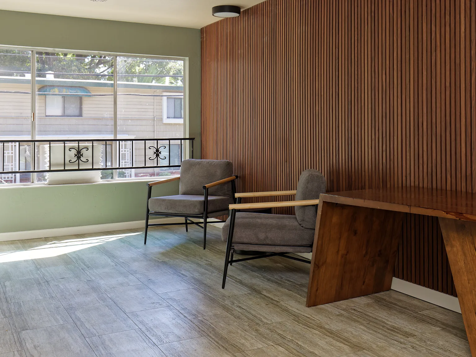 150 Haas — Photo 3