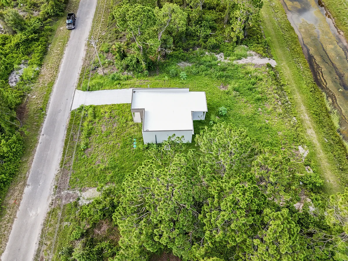 Building Photo - 757 Joponica Ave S