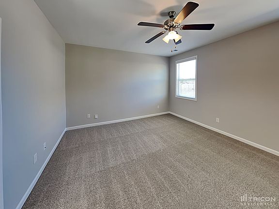 5th image of 3034 Butterfield Ave