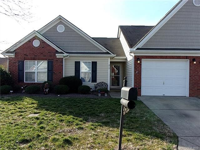 1st image of 217 Woodbridge Cir