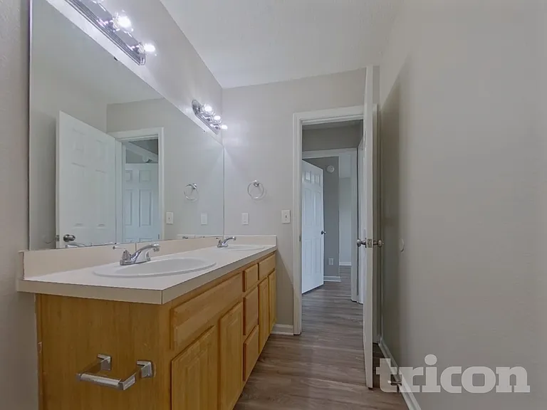 279 Legend Oaks Dr — Photo 16