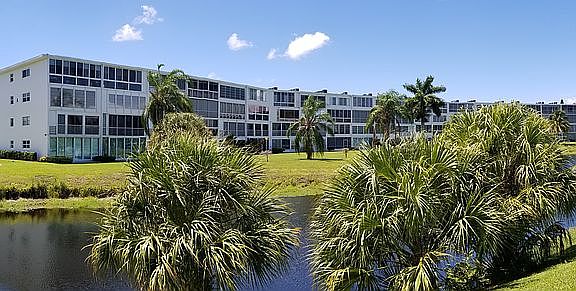2nd image of 2001 Oakridge A