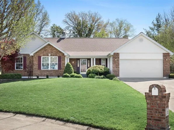 11 Muirfield Ct N, Saint Charles, MO 63304