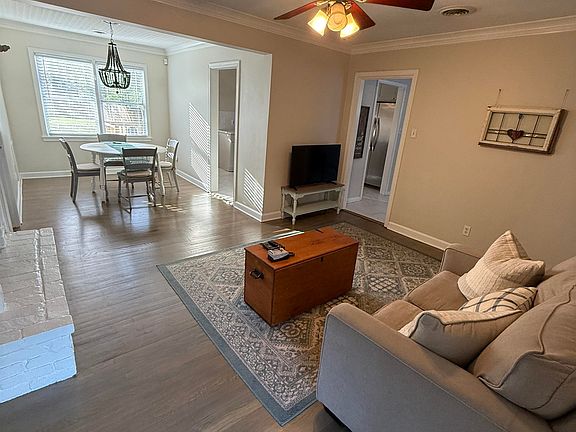 2nd image of 465 Gerald Rd