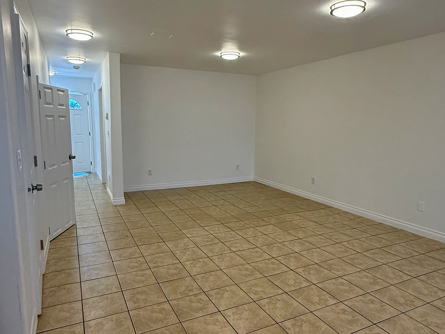 4 bed, 2.5 bath, 1450 sqft, $2,650 — Photo 4