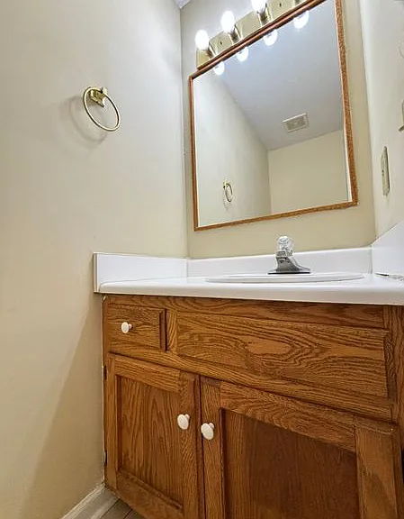 211 Hillside Ct — Photo 15