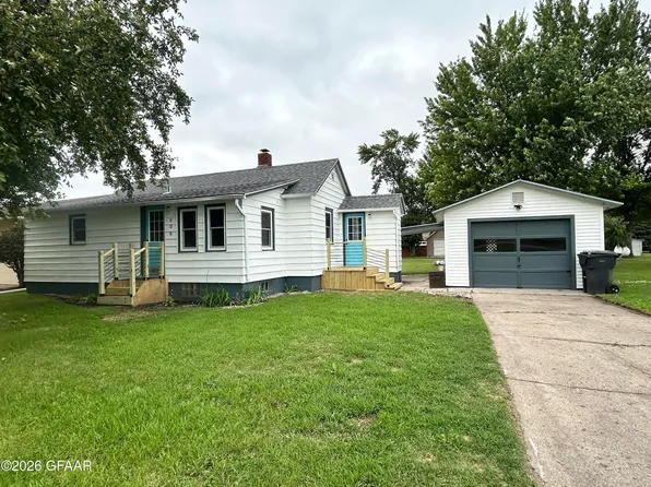 206 Eielson St, Hatton, ND 58240