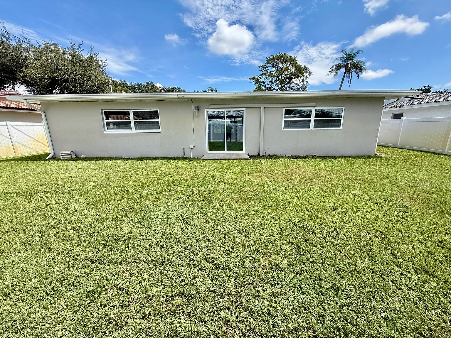 3 bed, 2.5 bath, 1621 sqft, $3,200 — Photo 2
