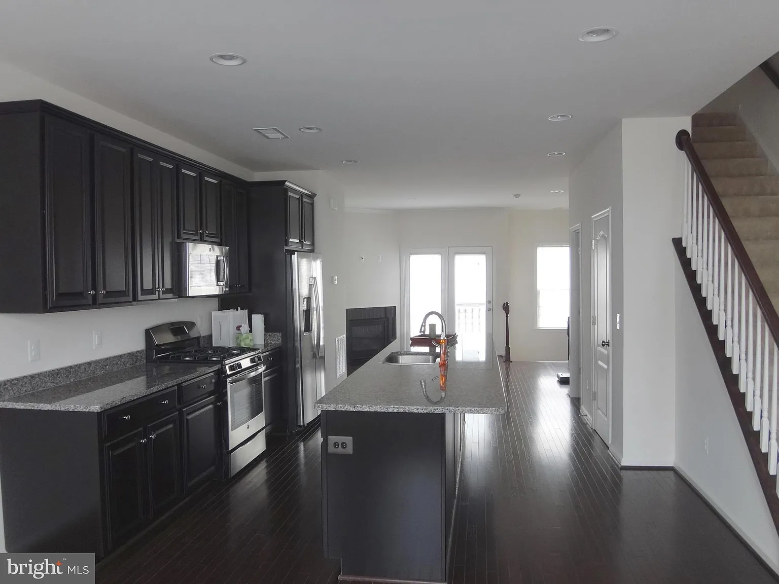 3 bed, 3.5 bath, 1833 sqft, $2,900 — Photo 3