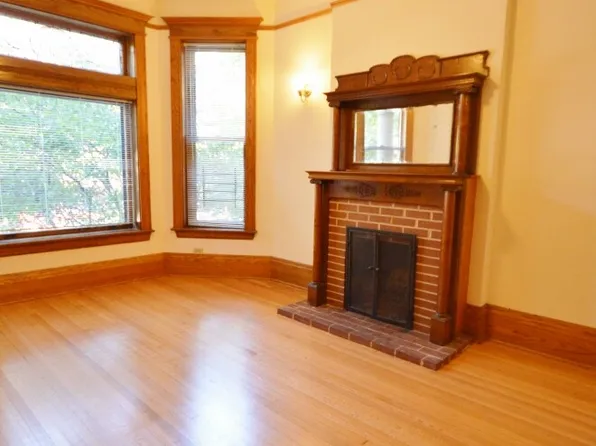 925 W Newport Ave APT 1, Chicago, IL 60657