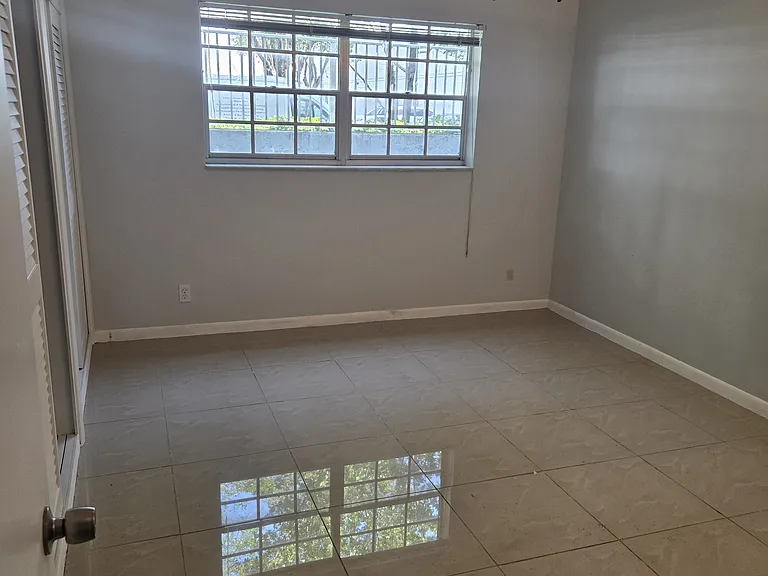 490 SE 19th Ave #107 — Photo 12