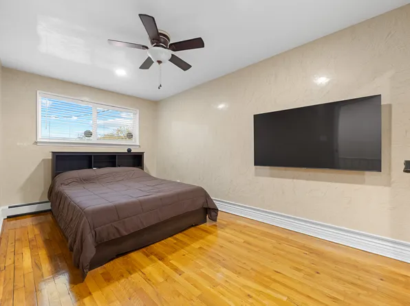 2924 Gerritsen Avenue image 24 of 25